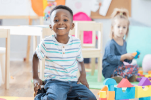 2 kids playing