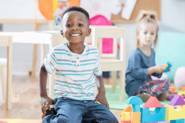 2 kids playing